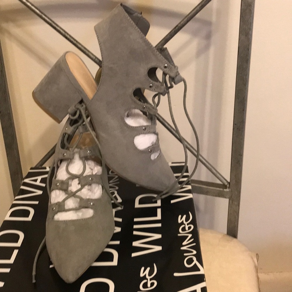 Grey lace ankle shoe with side zip heel exposed